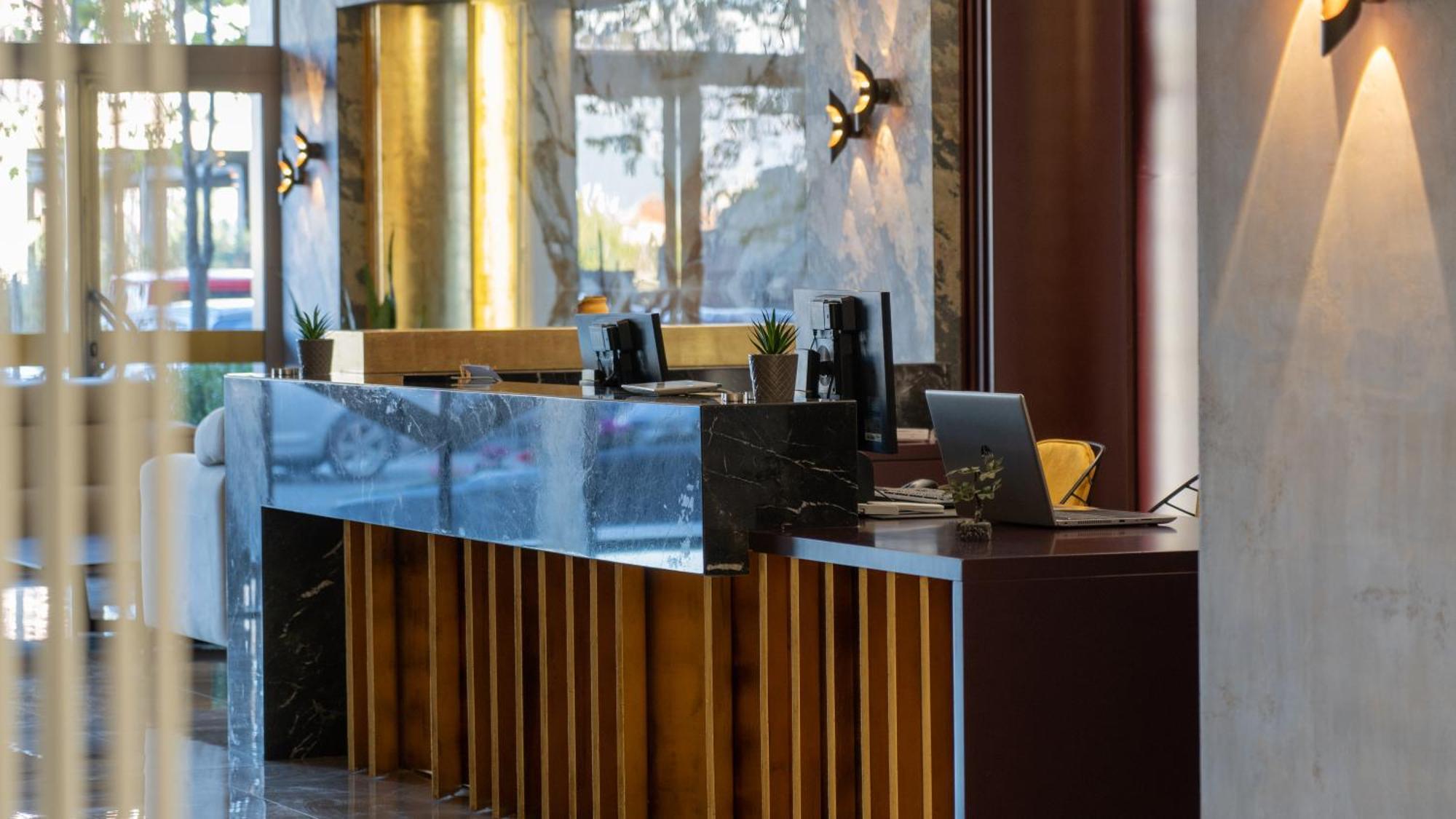Doanesia Premium & 4*