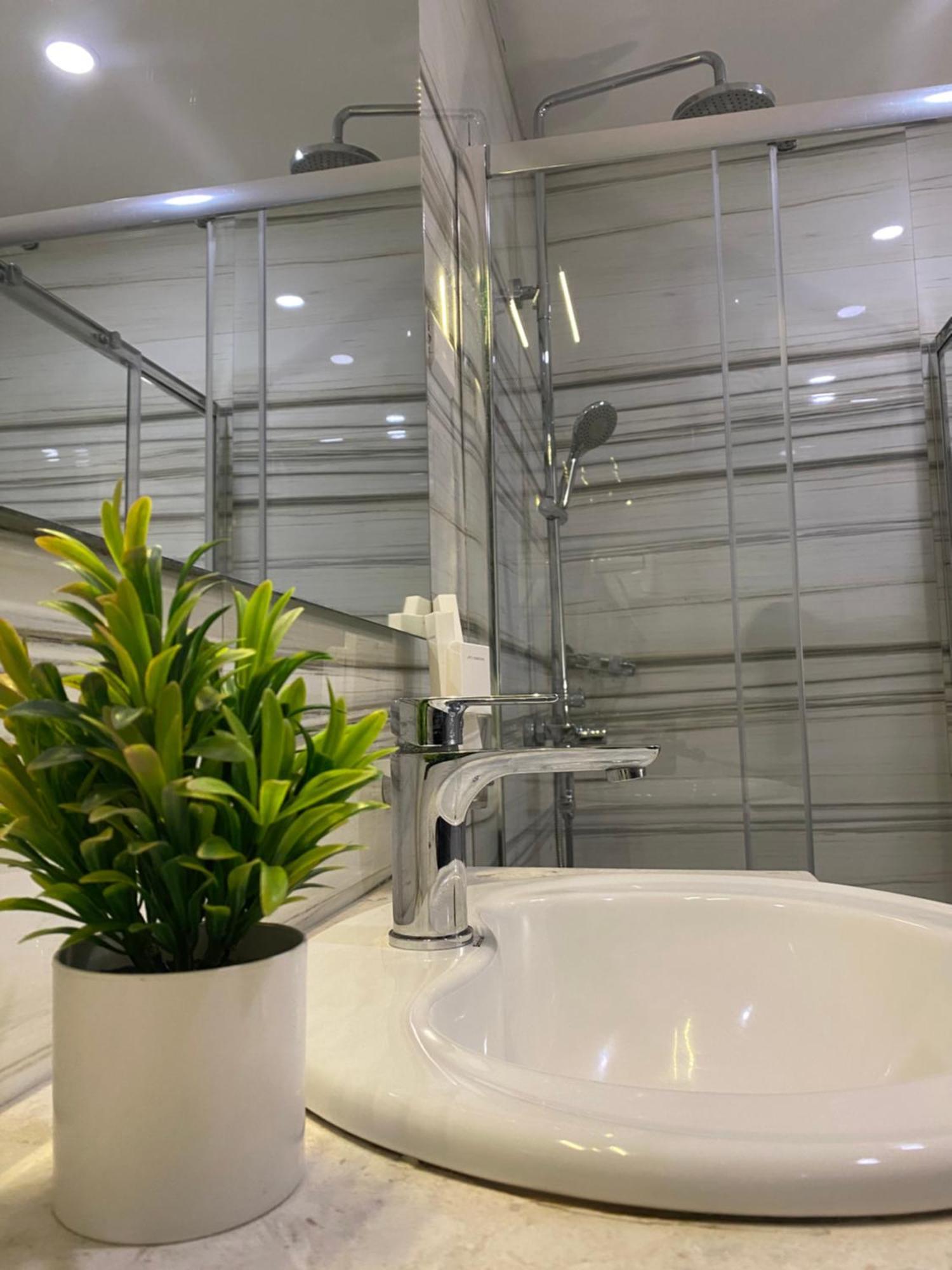 Doanesia Premium & Tirana