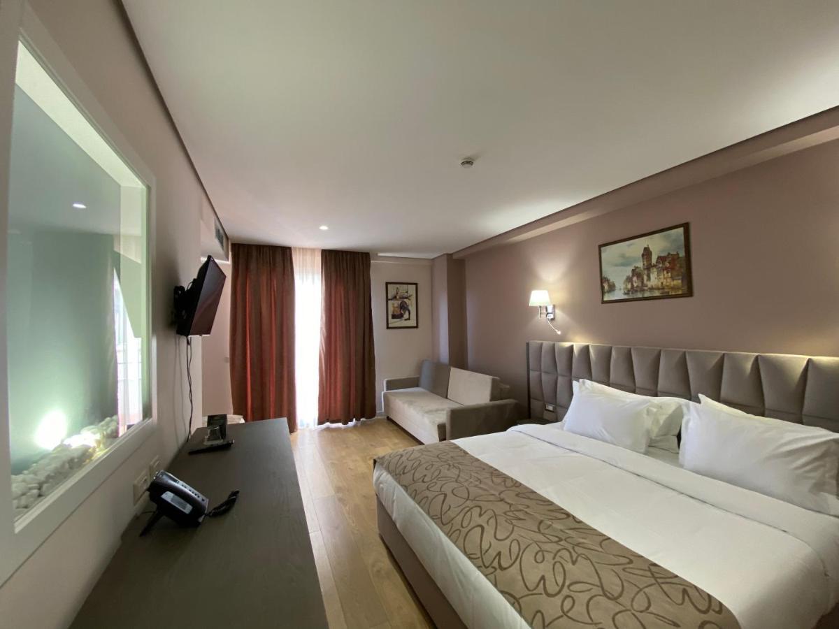 Hotel Doanesia Premium & Mezez