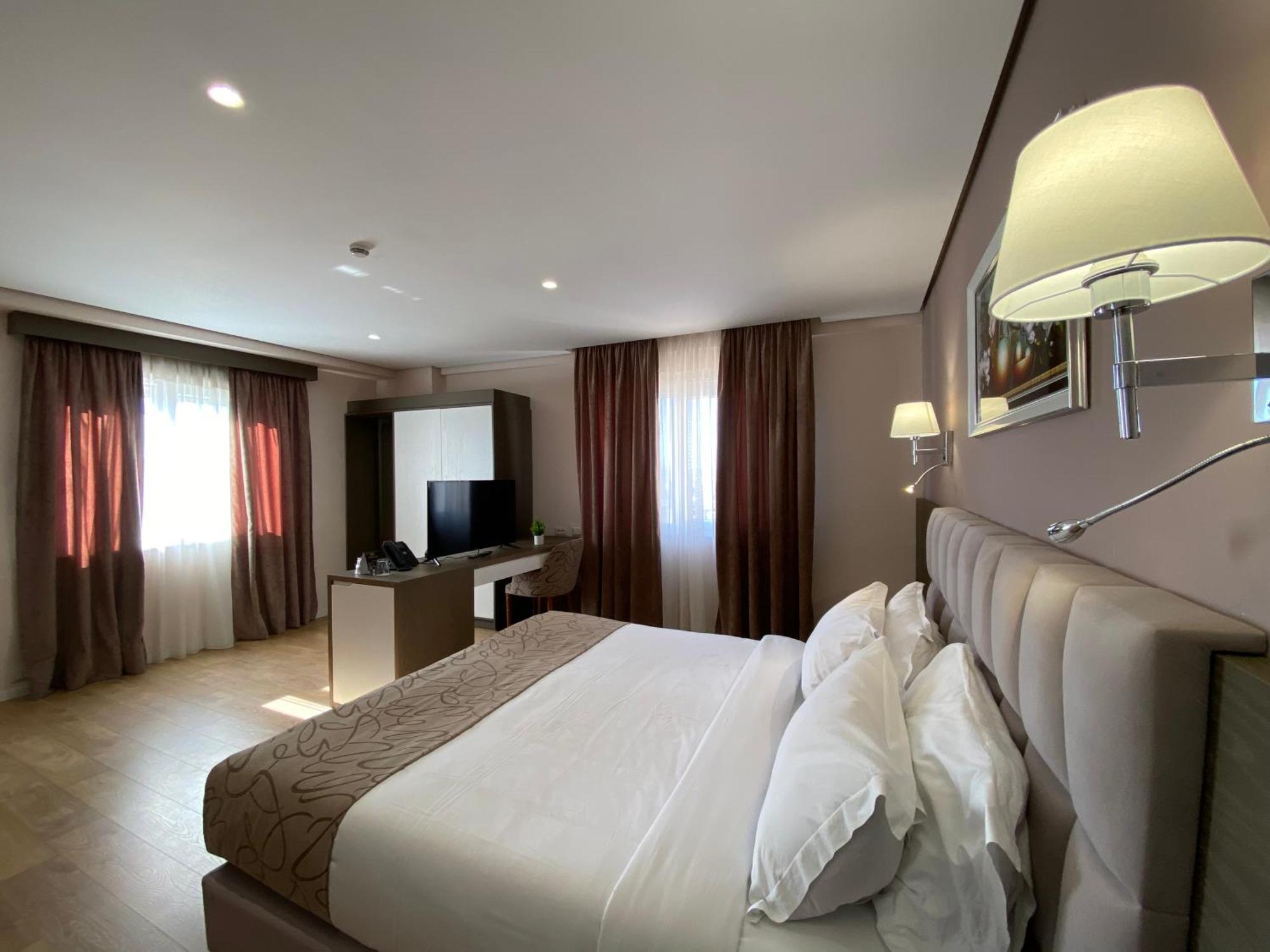 Hotel Doanesia Premium & Mezez